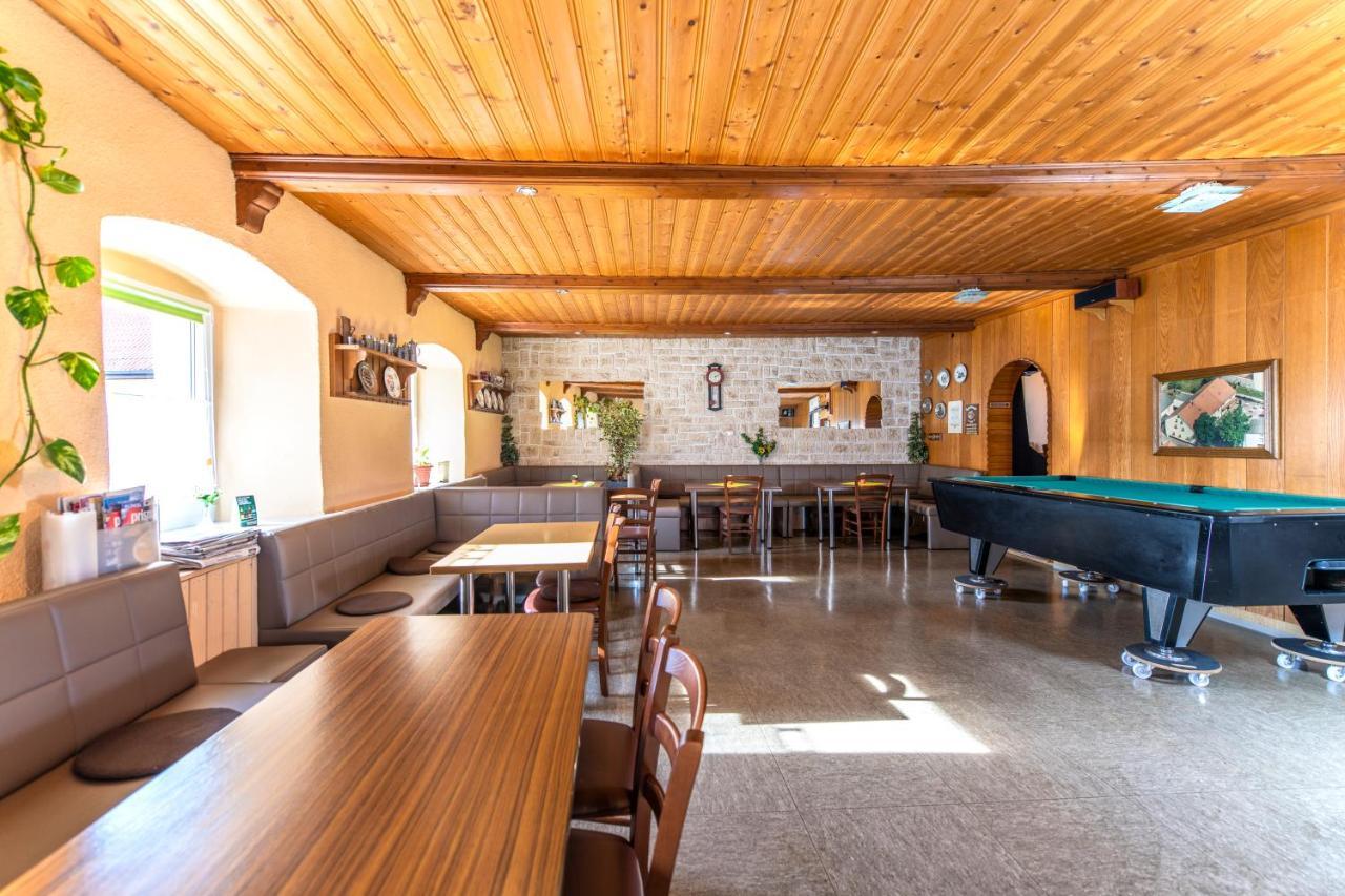 Gasthof Zum Burgkrug Leuchtenberg Ngoại thất bức ảnh